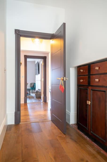 Stylish Beachfront Bolthole With Stunning Sea Views And Luxury Touches Herne Bay Exterior foto