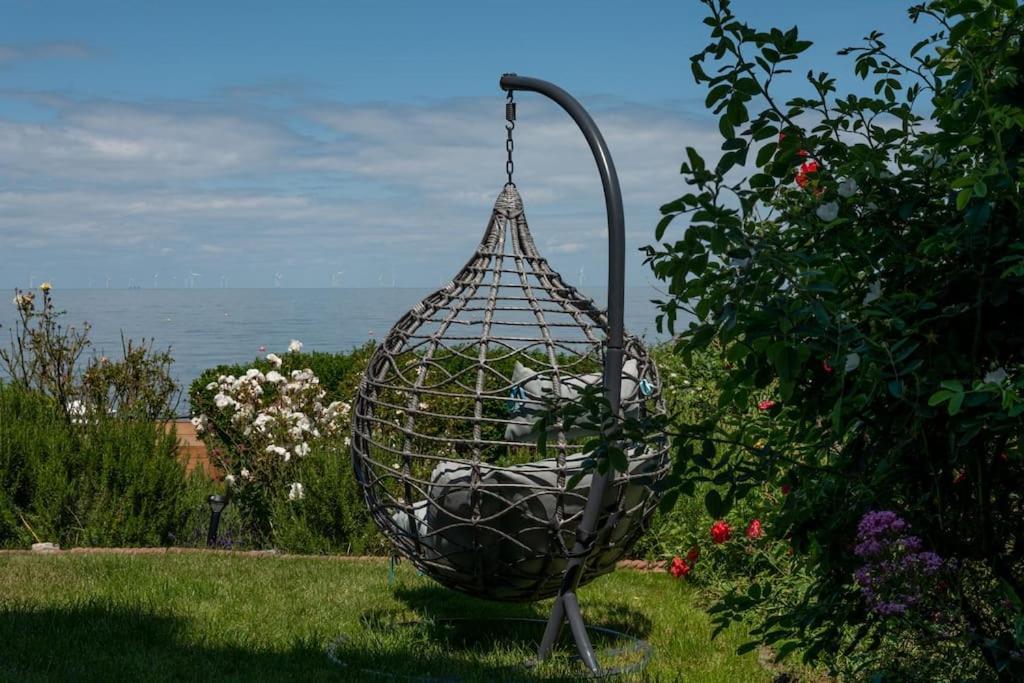 Stylish Beachfront Bolthole With Stunning Sea Views And Luxury Touches Herne Bay Exterior foto